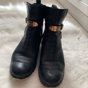 BLACK LEATHER MICHAEL KORS ANKLE BOOTS